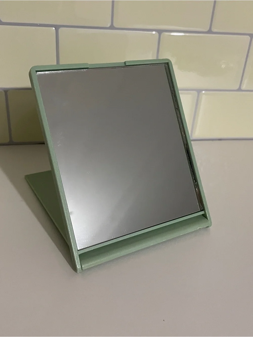Clinique classic Clinique green folding compact mirror 3.5x4.25”